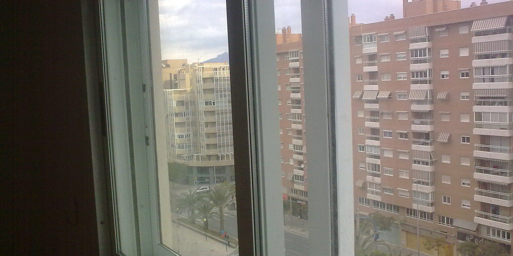 ventanas que aíslan del ruido principal