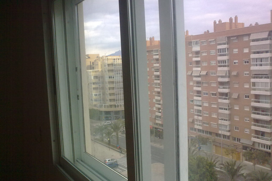 ventanas que aíslan del ruido principal