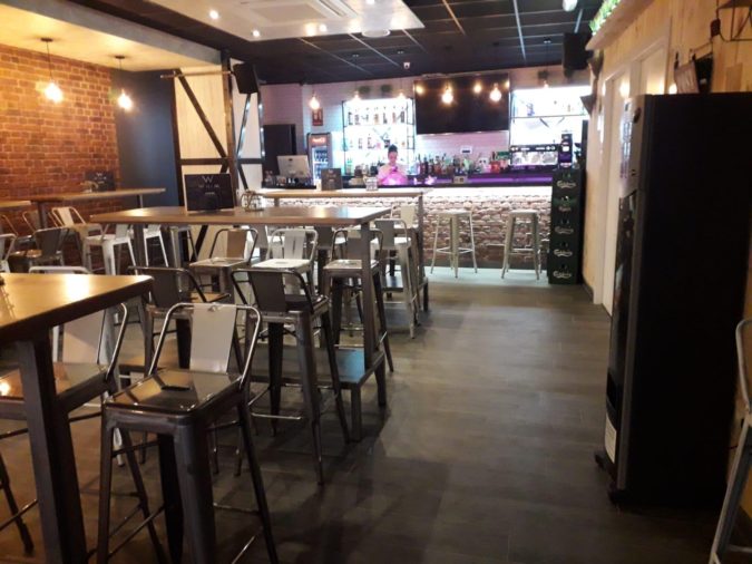 AISLAMIENTO, ACONDICIONAMIENTO ACÚSTICO Y DECORATIVO DE BAR MUSICAL