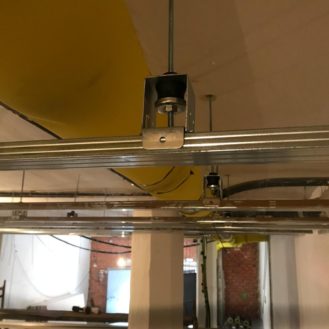 AISLAMIENTO, ACONDICIONAMIENTO ACÚSTICO Y DECORATIVO DE BAR MUSICAL