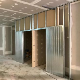 AISLAMIENTO, ACONDICIONAMIENTO ACÚSTICO Y DECORATIVO DE BAR MUSICAL