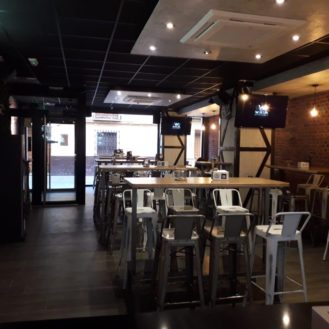 AISLAMIENTO, ACONDICIONAMIENTO ACÚSTICO Y DECORATIVO DE BAR MUSICAL