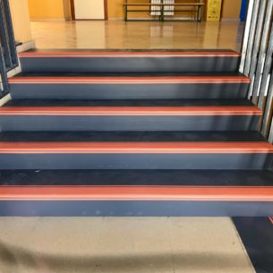 AISLAMIENTO ACÚSTICO DE ESCALERA EN COLEGIO