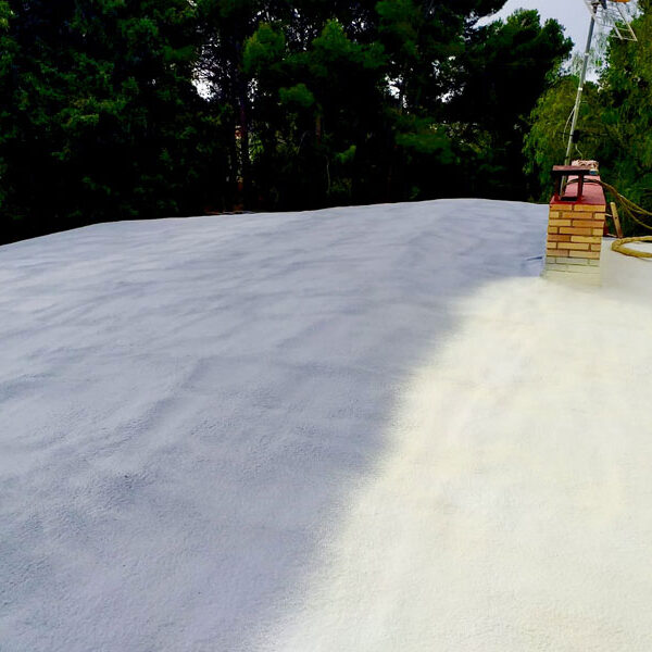 Aislamiento de tejado con poliurea en frío