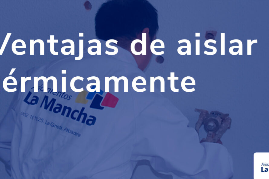 Operario realizando un aislamiento térmico