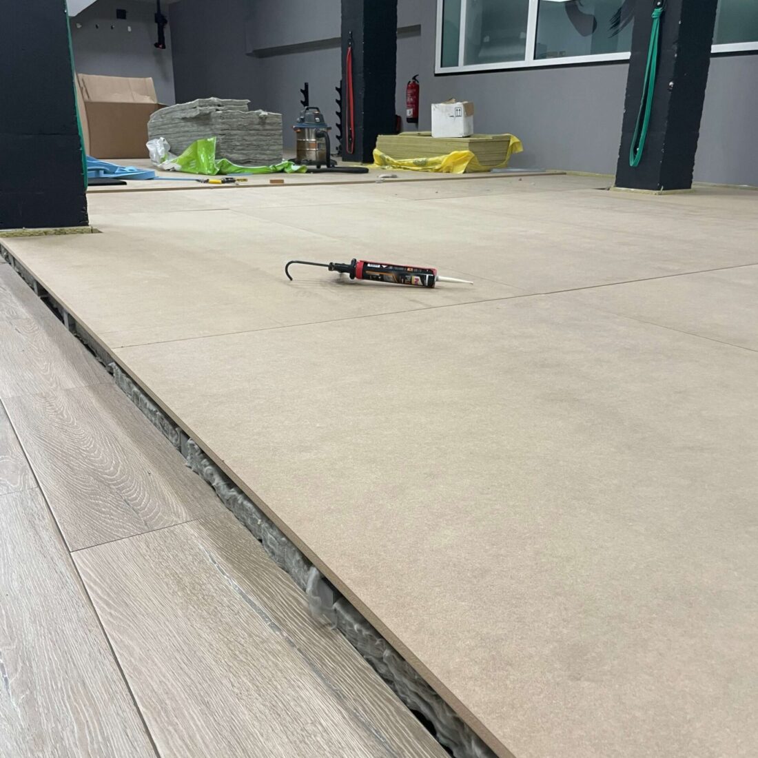 Aislamiento del suelo de un gimnasio