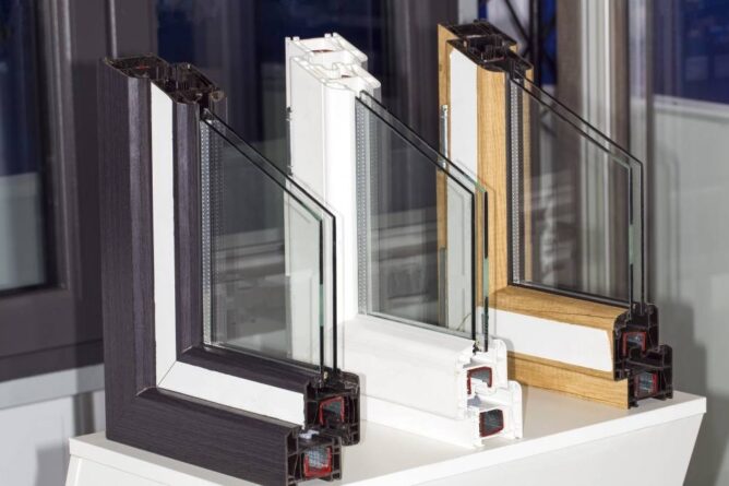 Ventanas aislantes: secciones de perfiles de PVC con doble acristalamiento